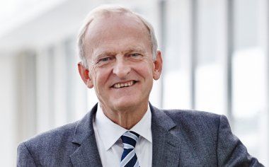 Dr. Henrik Topsøe, Chariman Dr. Henrik Topsøe, Chariman