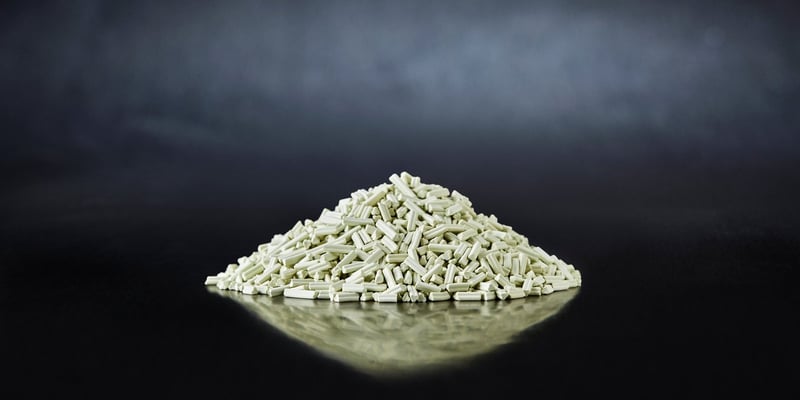 Unlock dewaxing performance with a selective dewaxing catalyst in fossil and renewable fuels service