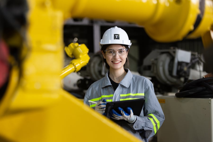 Portrait-of-white--helmet-female-engineer-in-factory_ed