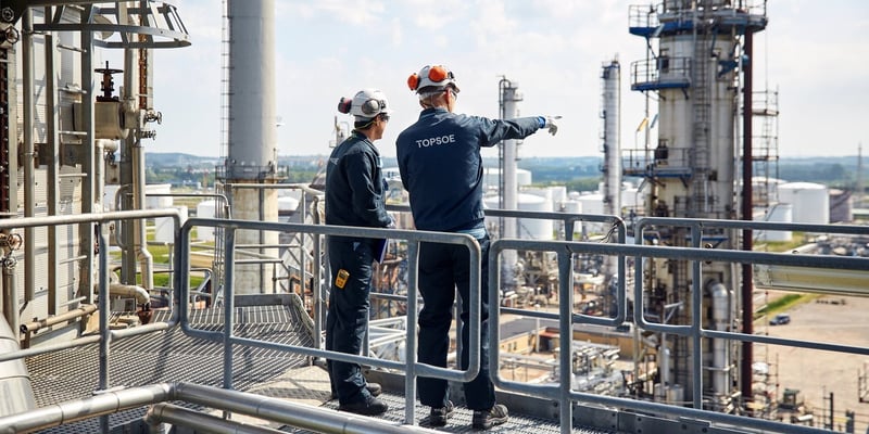 Topsoe employees at refinery