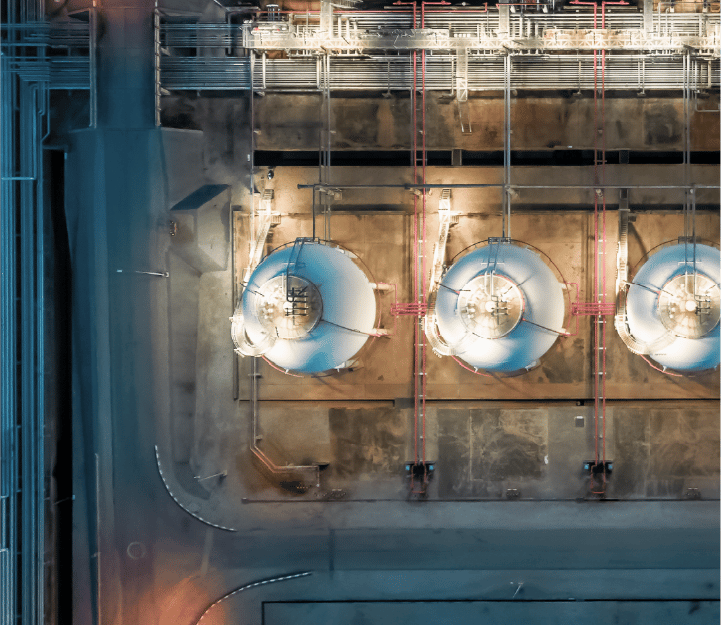 U.S. oil refinery industry facility with processing units